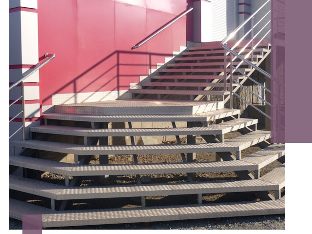 Лестницы для магазина в Барабинске — изготовление и монтаж