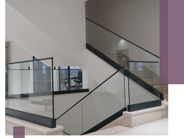 Стеклянные перила премиум-класса с установкой в Барабинске